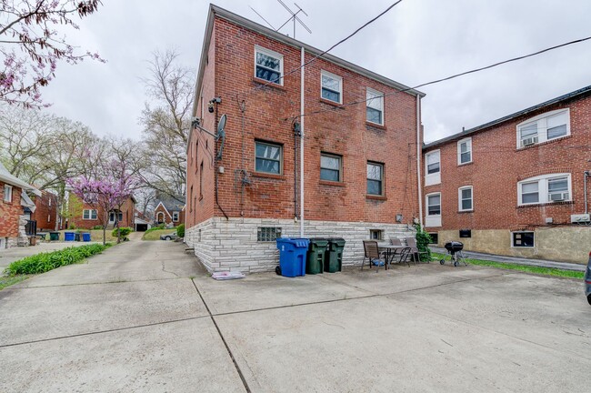 Building Photo - (144) 1154-58 Moorlands Dr.