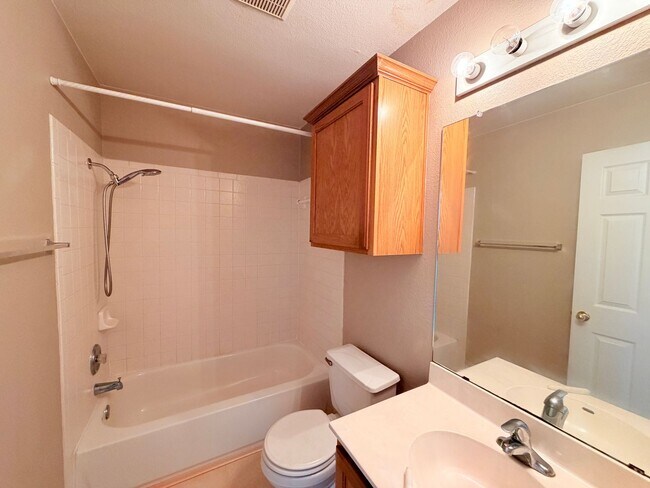 Building Photo - 3 BEDROOMS + AN OFFICE, 3 FULL BATHROOMS -  LIGHT AND BRIGHT INSIDE