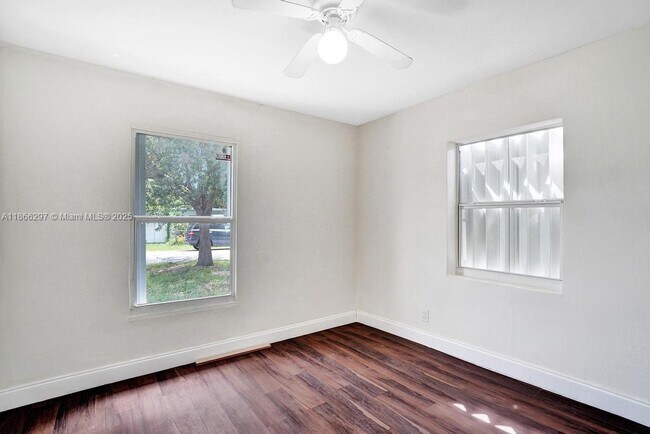 Building Photo - 3505 SW 12th Ct