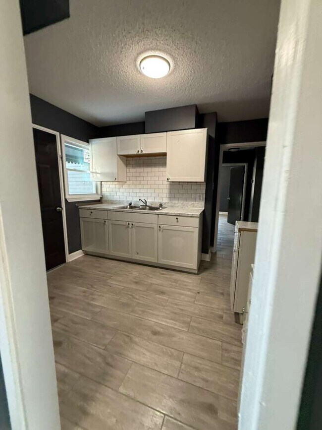 Building Photo - 1266 Russwood Rd