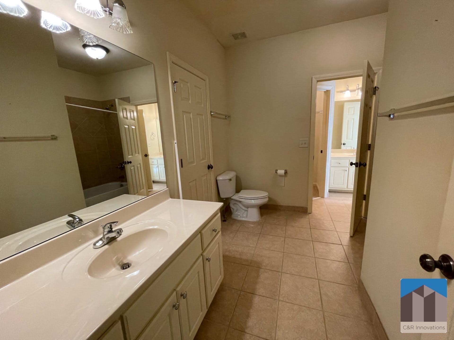 Building Photo - 1377 Greencrest Ct