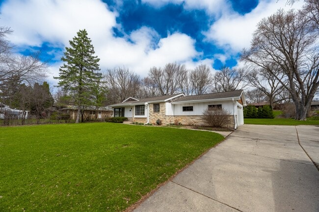 Building Photo - 2428 S Root River Pkwy