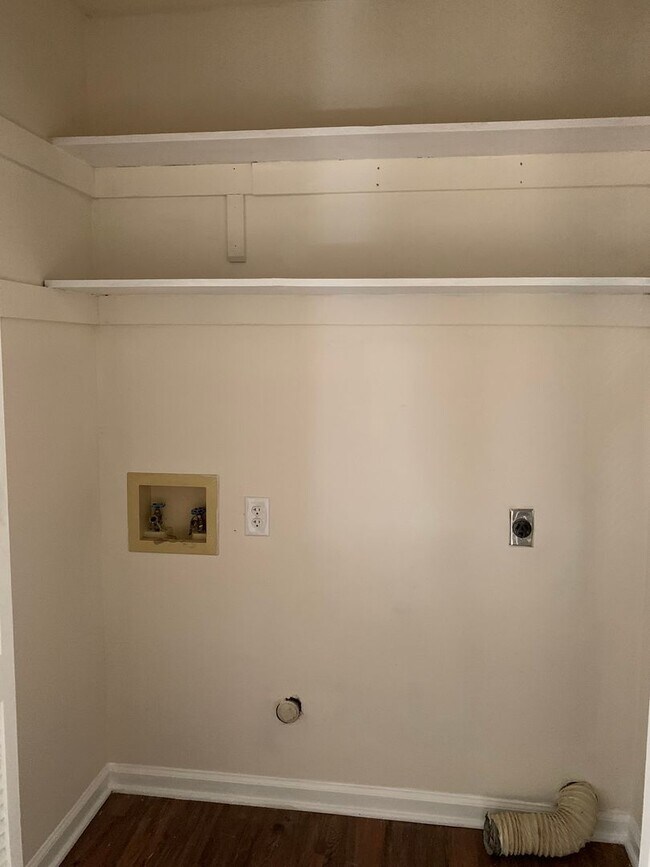 Building Photo - 7601