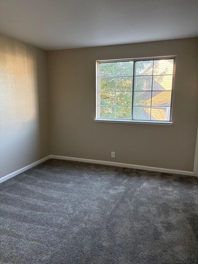 Building Photo - 1810 Carneros Cir