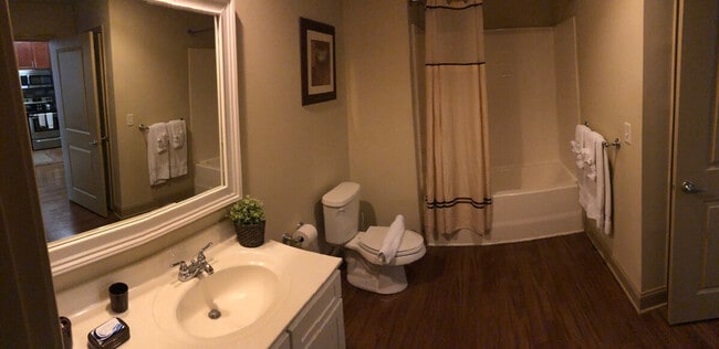 Building Photo - 3920 Sharon Rd