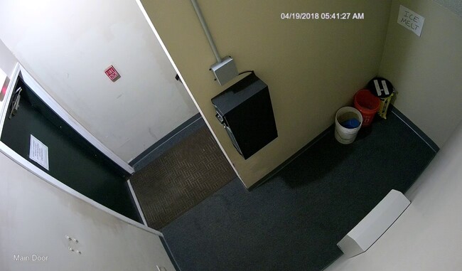 Main Entrance with rent Drop Box and Bill Changer. - 25 Laval St