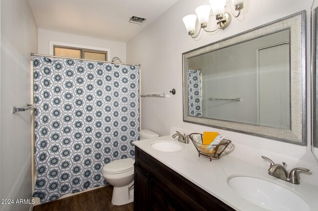 Building Photo - 7232 S La Rosa Dr