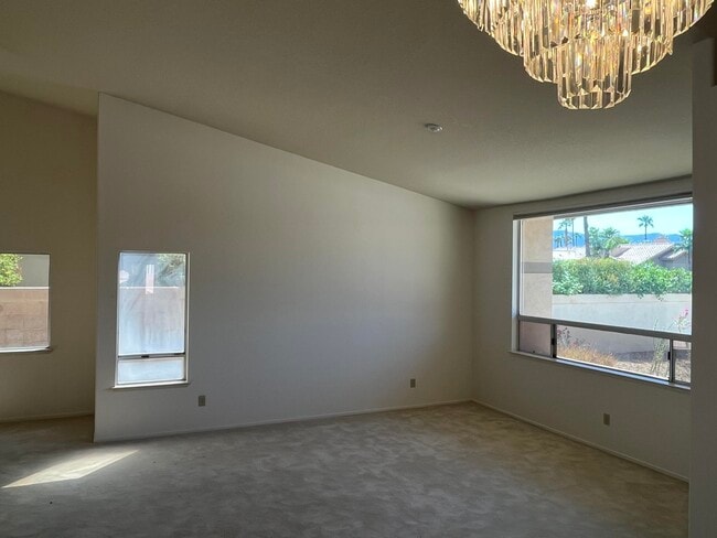 Building Photo - 40180 Eastwood Ln