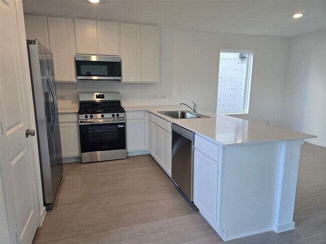 Building Photo - 25446 Carnation Ct