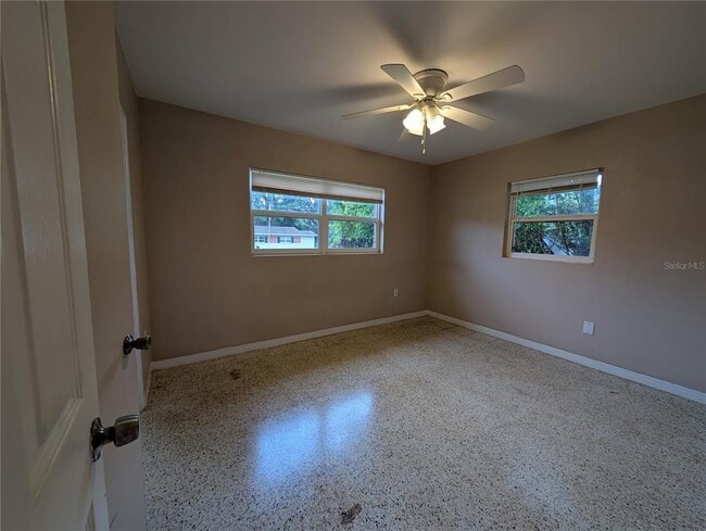 Building Photo - 208 Oakwood Dr