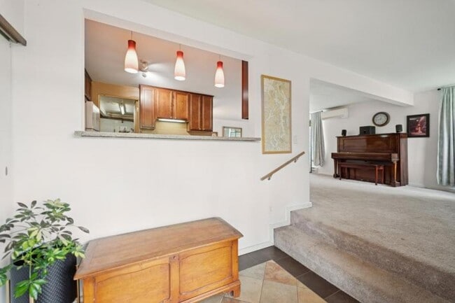 Building Photo - 4 bedroom in Seattle WA 98125