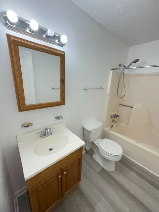 Building Photo - 47 East Dr