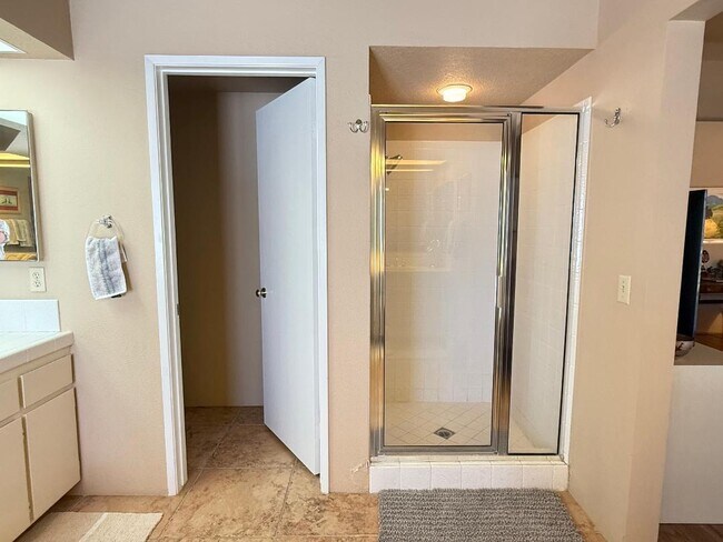 Building Photo - 688 Vista Lago Cir N