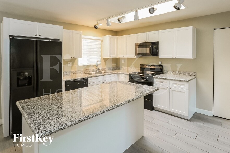 Building Photo - 9214 N 36th Dr