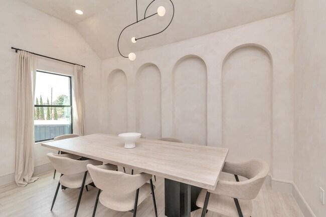 Building Photo - 2683 Blodgett St