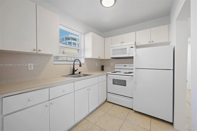 Building Photo - 577 NE 82nd St
