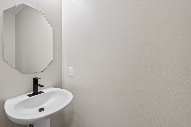 Building Photo - 16311 Yabbie Dr