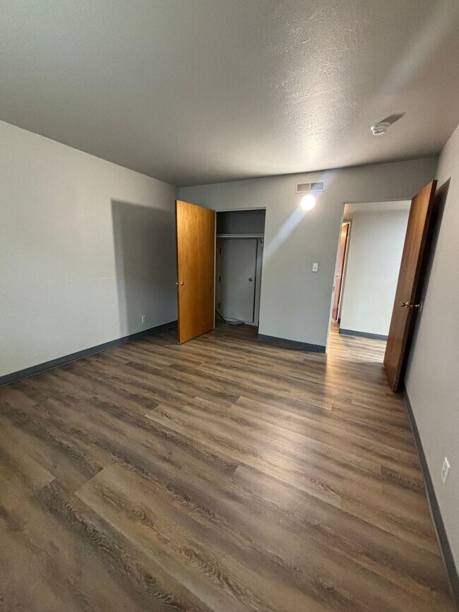 Building Photo - 1404 Toole Ave