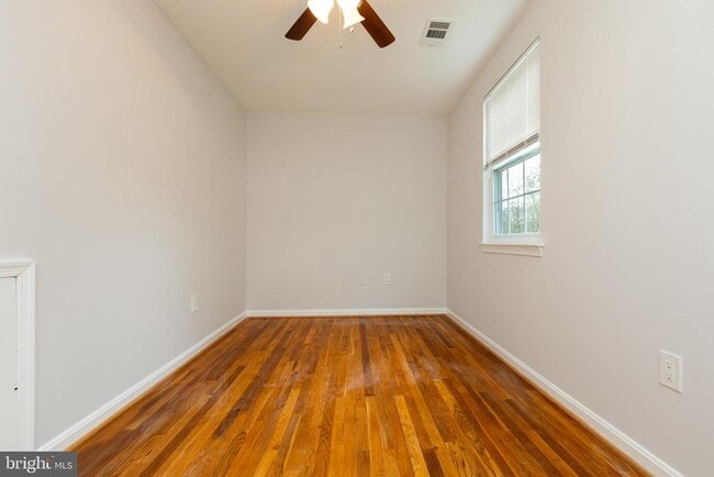 Building Photo - 9004 Roundleaf Way