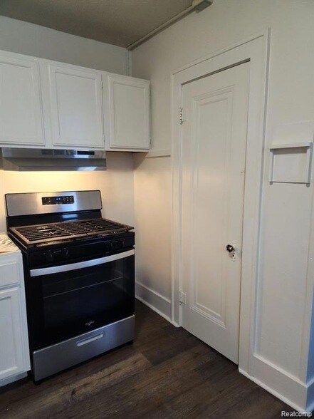 Building Photo - 196 Bondale Ave