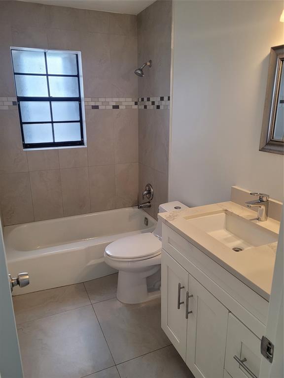 Building Photo - 770 NE 38th St