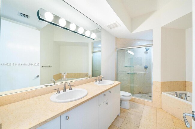 Building Photo - 20000 E Country Club Dr