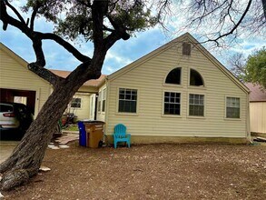 Building Photo - 8811 Pineridge Dr