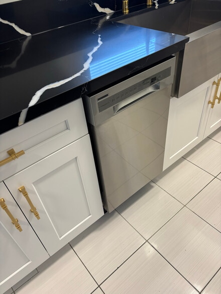 Building Photo - 458 1/2 N Orange Grove Ave