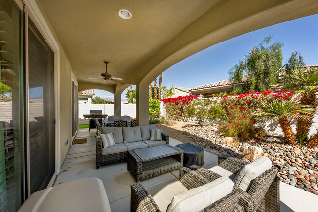 Building Photo - 80528 Avenida Camarillo