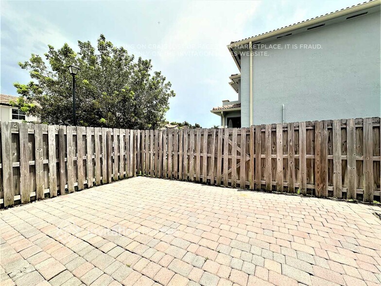 Building Photo - 2233 SW 147 Path