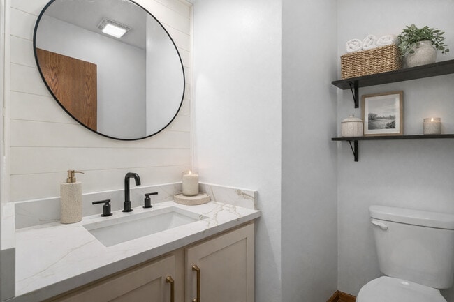 Building Photo - 107 E Winchester Rd