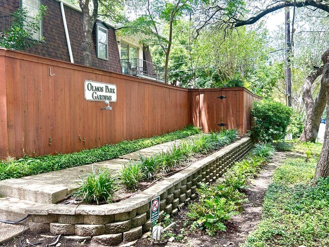 Building Photo - MOVE IN SPECIAL Upstairs Condo with Premium Amenities & Hardwood Floors!