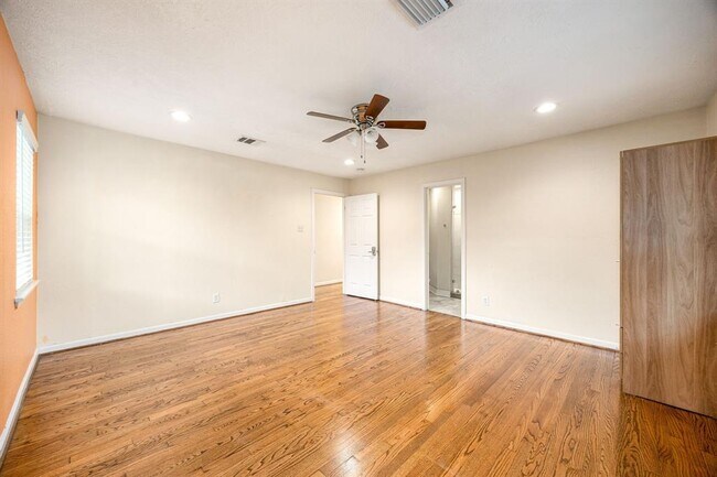 Building Photo - 9762 Tappenbeck Dr