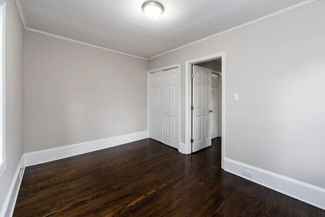 Building Photo - 1BD/1BA Duplex Home with Additional Flex R...