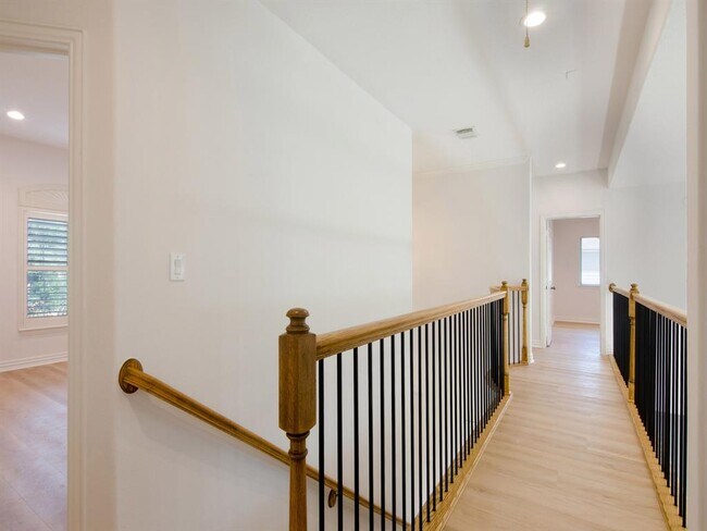 Building Photo - 74 S Scribewood Cir