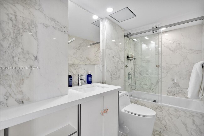 Building Photo - 828 3rd St