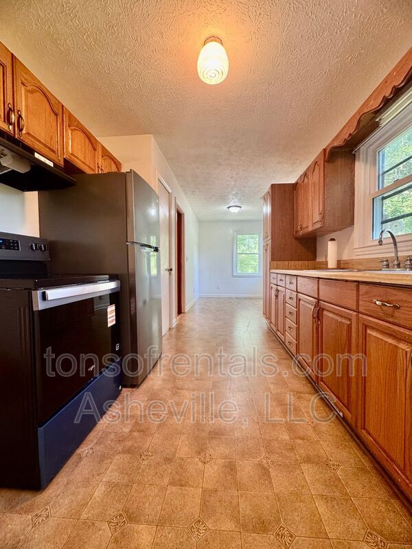 Building Photo - 1574 Lynn Rd