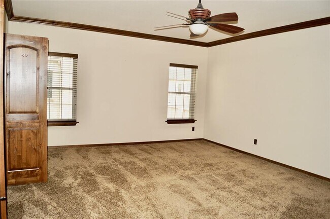 Building Photo - 3018 Holly Hall St