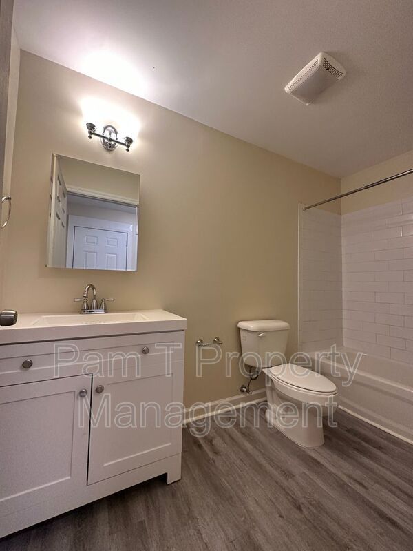 Building Photo - 816 Ott St