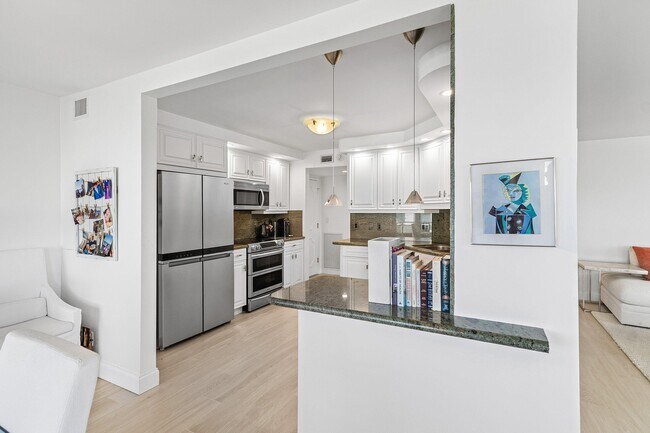 Building Photo - 2066 N Ocean Blvd