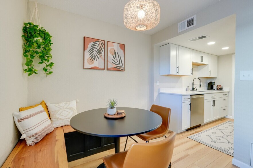 Building Photo - 7915 E Keim Dr