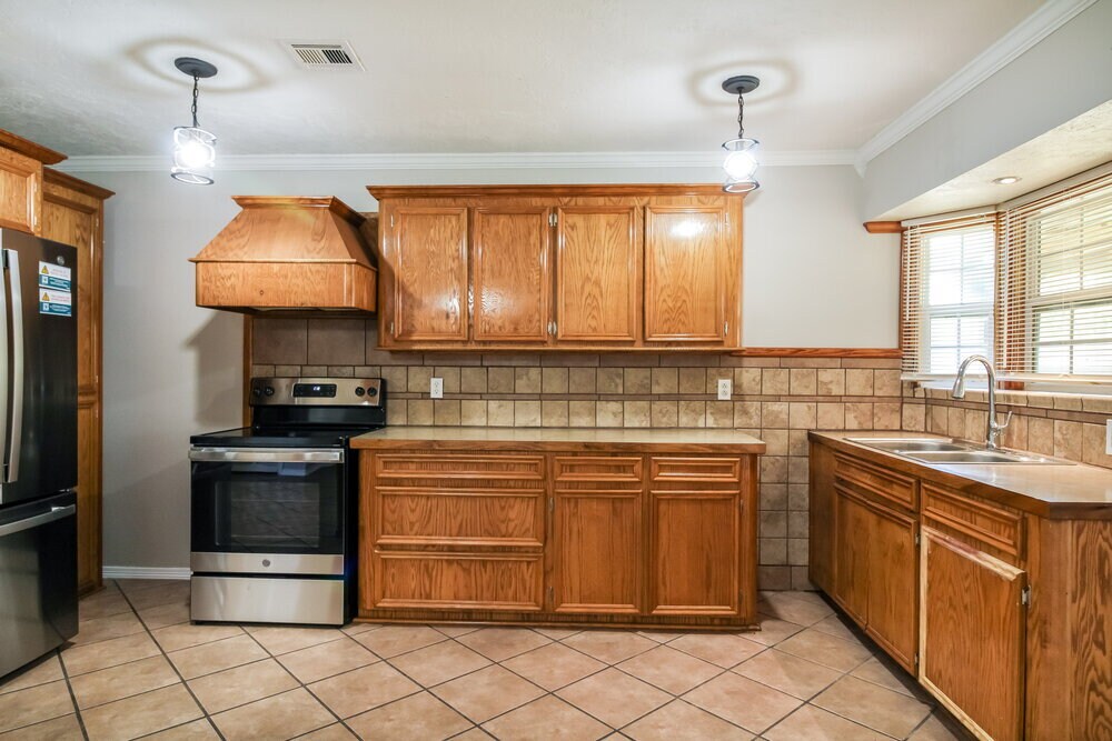 Building Photo - 2701 5th Ave N