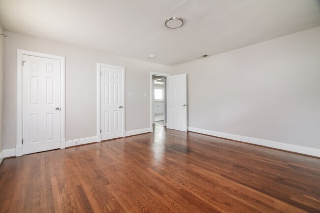 Building Photo - 105 Pineland Cir
