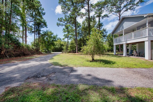 Building Photo - 5230 Soundside Dr