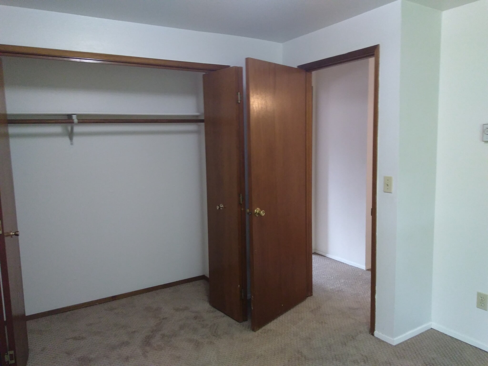 Building Photo - 875 NW Oak Ave