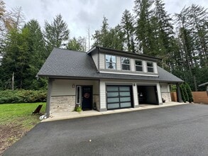 Building Photo - Fully furnished guest house 2 bedroom spaces DADU unit