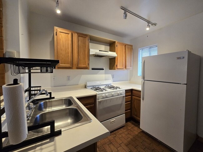 Building Photo - 808 Agua Fria St