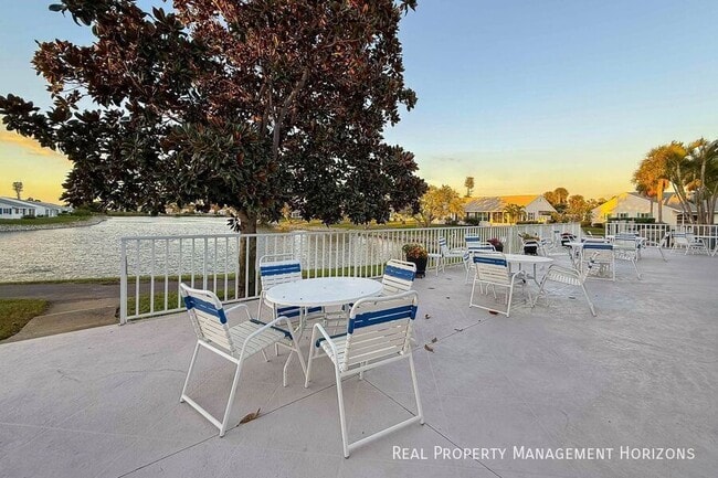 Building Photo - 4813 Independence Dr