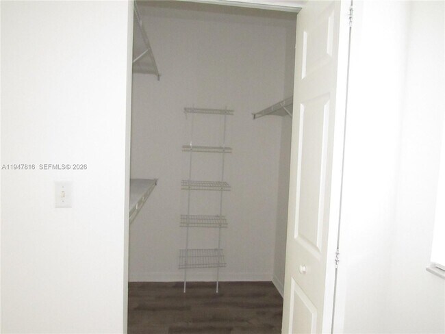 Building Photo - 2401 W Preserve Way