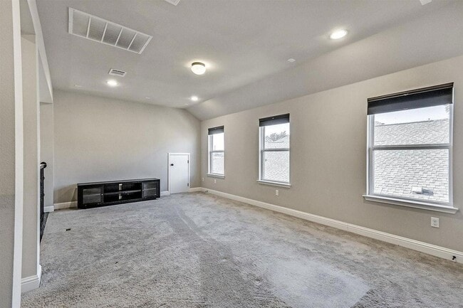Building Photo - 14924 Iveans Way